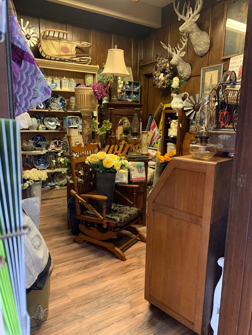 Tesori Da Speranza Antiques and Home Decor | 1044 B St, Woodland, WA 98674, USA | Phone: (360) 225-3805