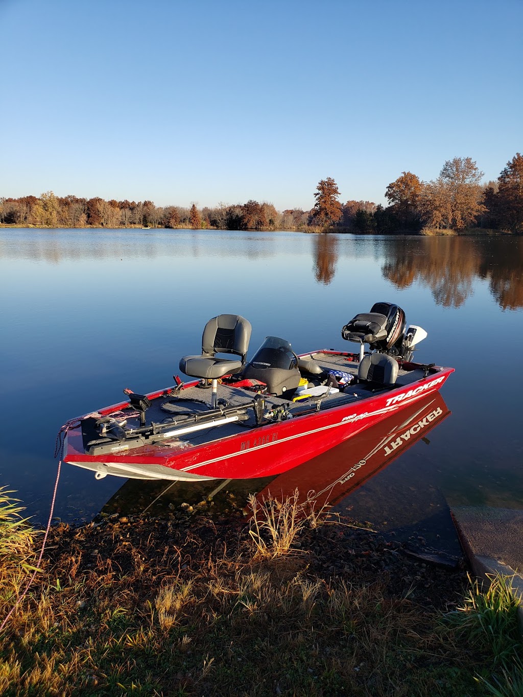 Tracker Boating Center The Fishin Hole | 13864 Parks Steed Dr, Earth City, MO 63045, USA | Phone: (314) 843-5600