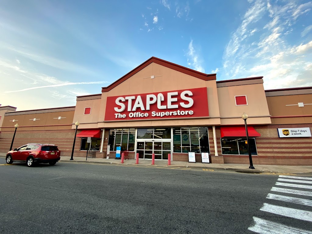 Staples | 136 Kingsland Rd, Clifton, NJ 07014, USA | Phone: (973) 594-9701