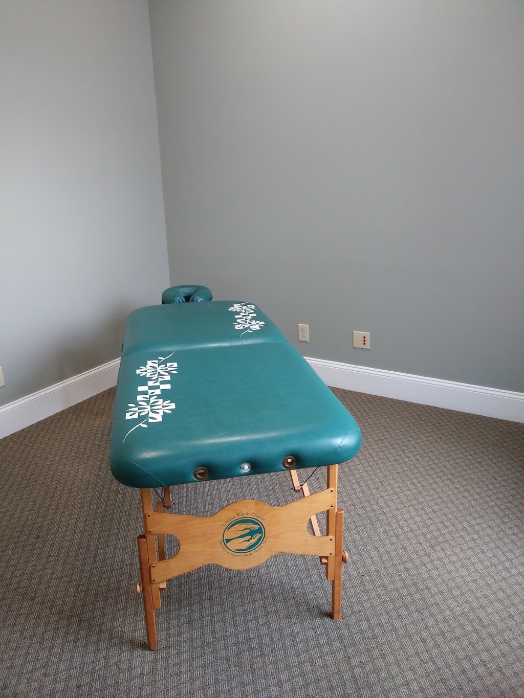 DVinely Touched Massage, LLC | 2173 E Market St, Akron, OH 44312, USA | Phone: (330) 809-5070