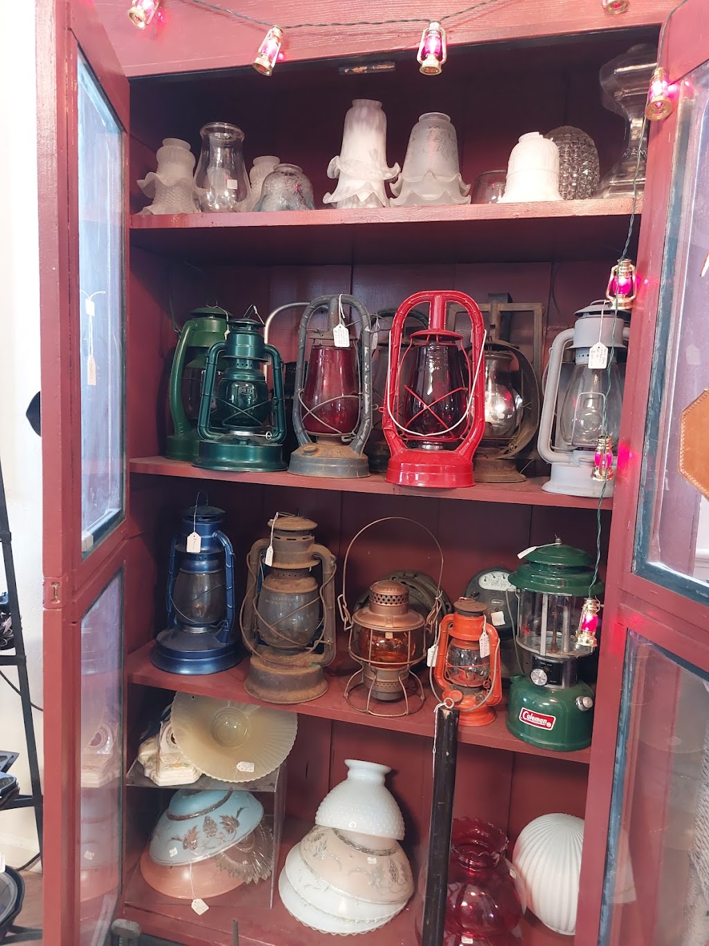 E.T.s Antiques | 15905 CA-49, Drytown, CA 95699, USA | Phone: (209) 223-7900