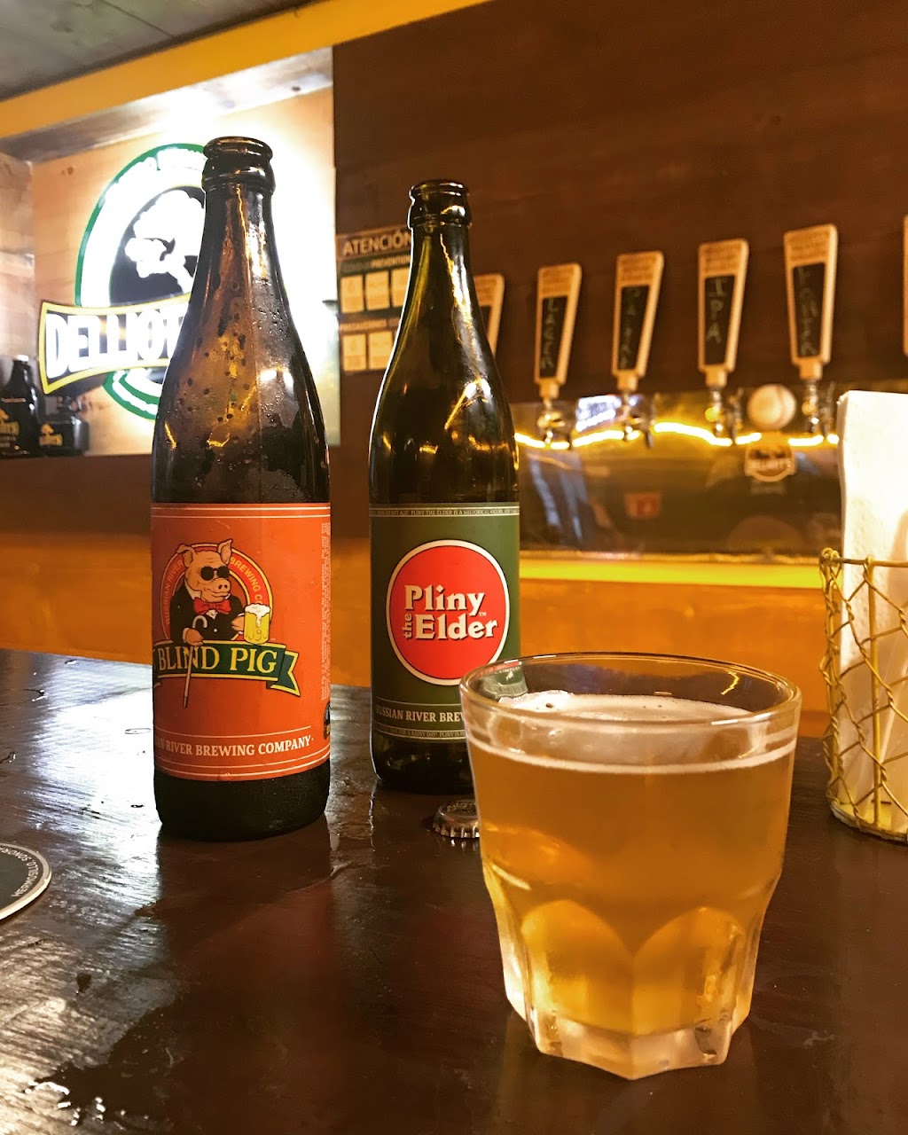 Cervecería Delliotts | Ensenada - Rosarito, Hermenegildo Cuenca Diaz, 22710 Rosarito, B.C., Mexico | Phone: 661 104 4394