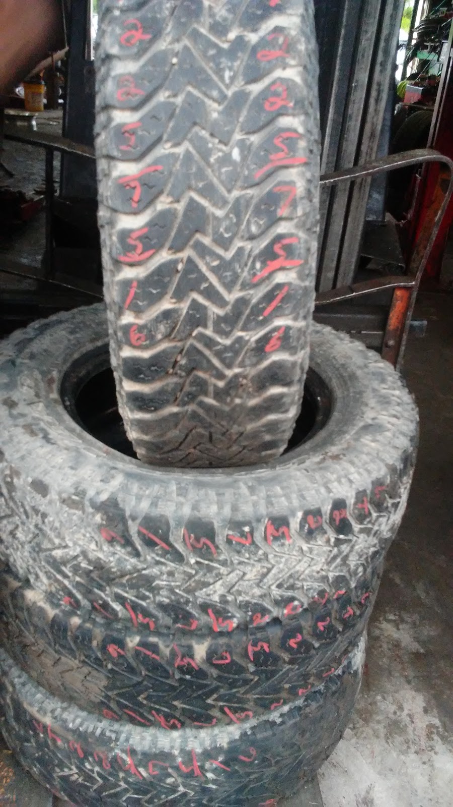 Rockwell Tractor | 2141 Treiber Rd, Hamilton, OH 45011, USA | Phone: (513) 894-2777