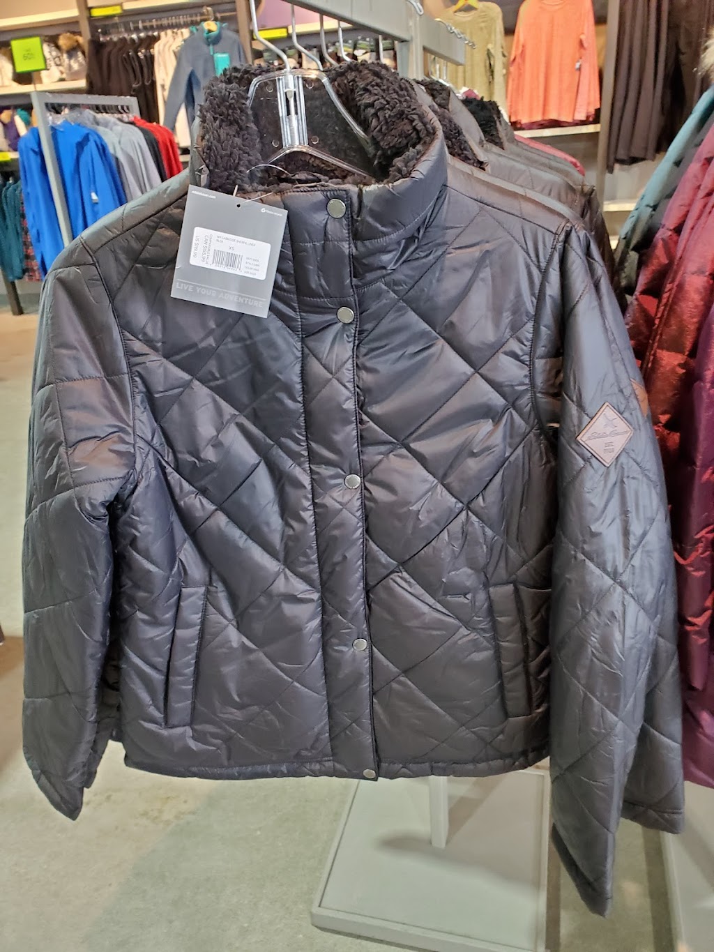 Eddie Bauer Outlet | 9911 Avon Lake Rd Suite 270, Burbank, OH 44214, USA | Phone: (330) 948-1529