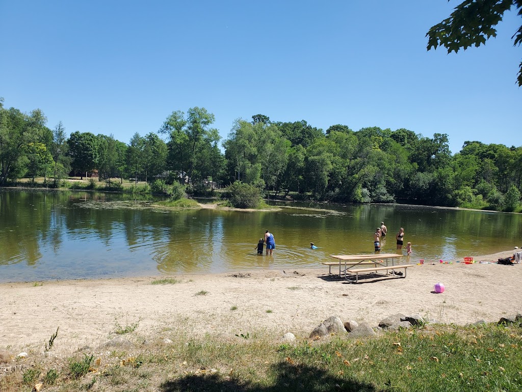 Sandy Knoll County Park | 2064 Wallace Lake Rd, West Bend, WI 53090, USA | Phone: (262) 335-4445