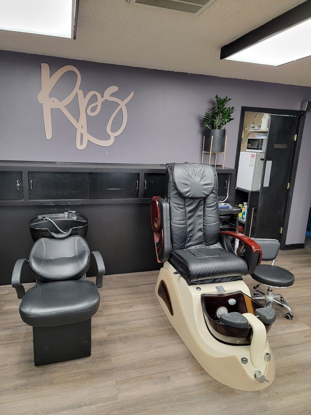 Rock Paper Scissor Salon | 301 S 6th St, Beatrice, NE 68310, USA | Phone: (402) 223-7836