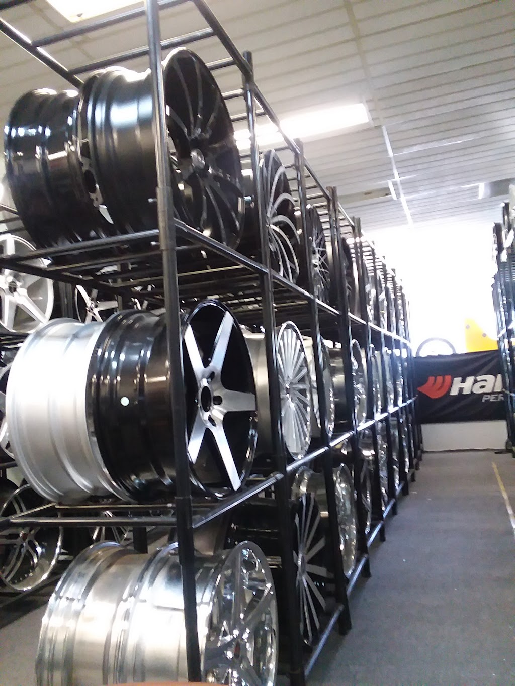 GZC WHEEL WAREHOUSE | 712 E 3rd St, Hobart, IN 46342, USA | Phone: (219) 947-5040