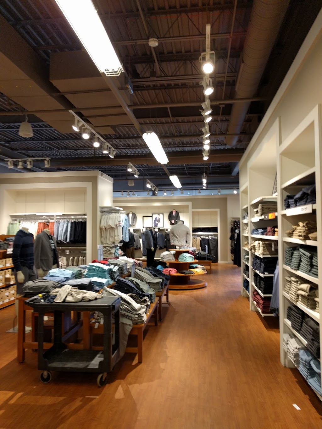 Banana Republic Factory Store | 549 S Chillicothe Rd, Aurora, OH 44202, USA | Phone: (330) 995-9055