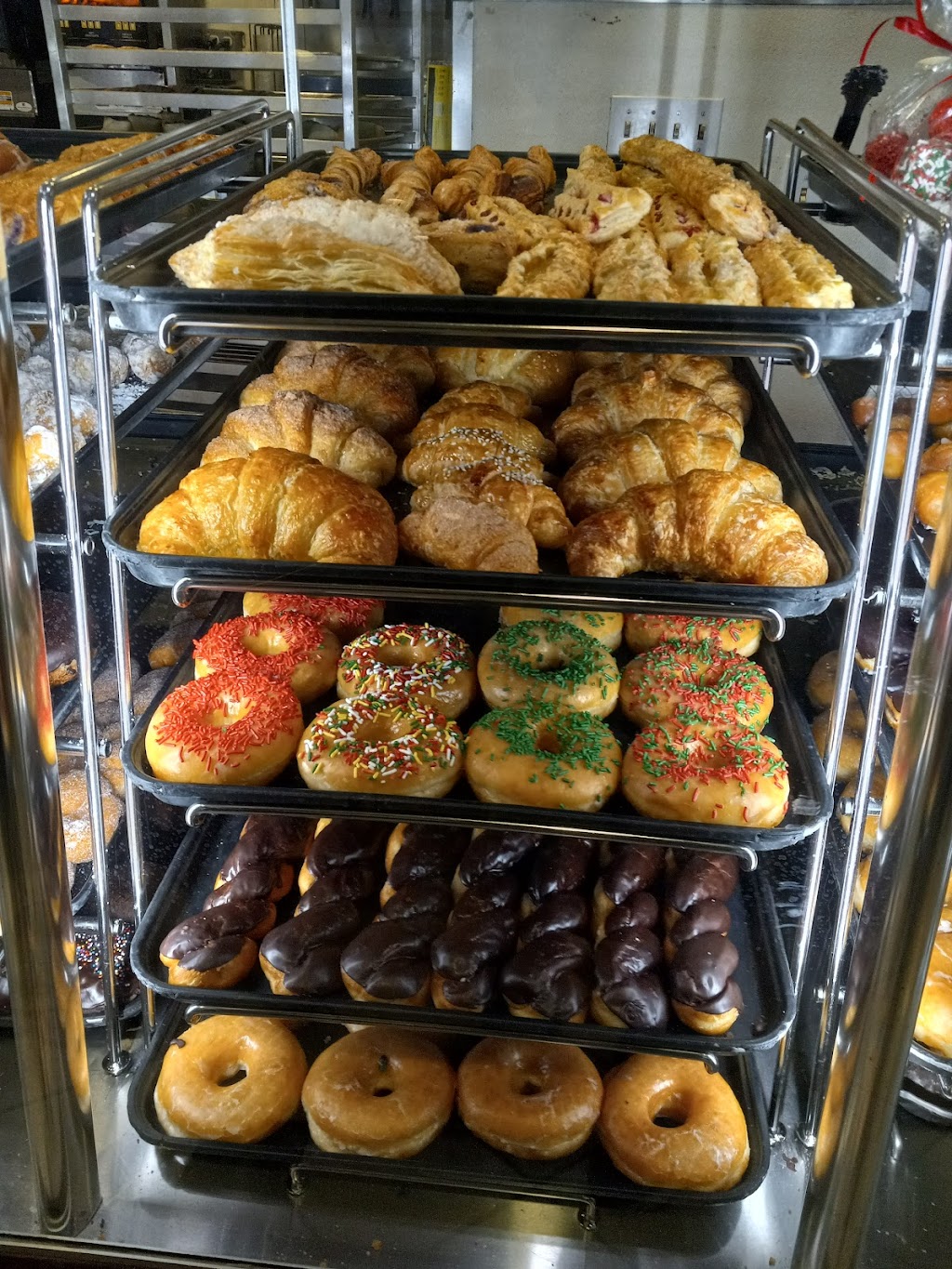 Yum Yum Donuts | 1834 Marengo St, Los Angeles, CA 90033, USA | Phone: (323) 226-9321