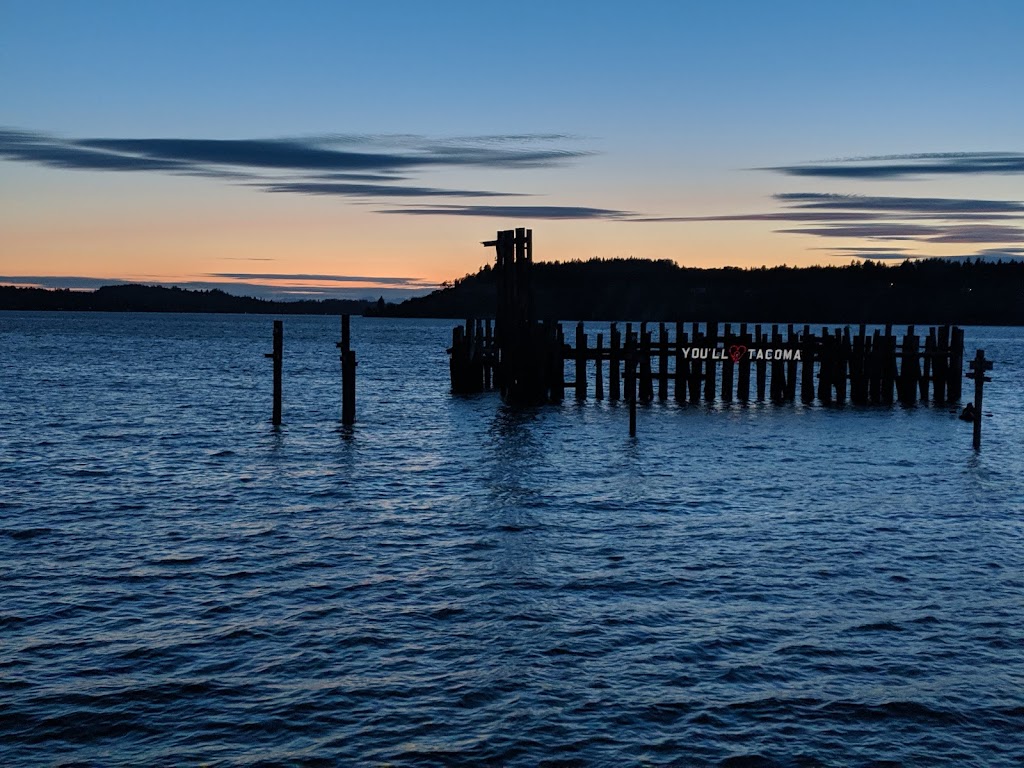 Titlow Beach Lunch & Grocery | 8612 6th Ave, Tacoma, WA 98465, USA | Phone: (253) 564-3429