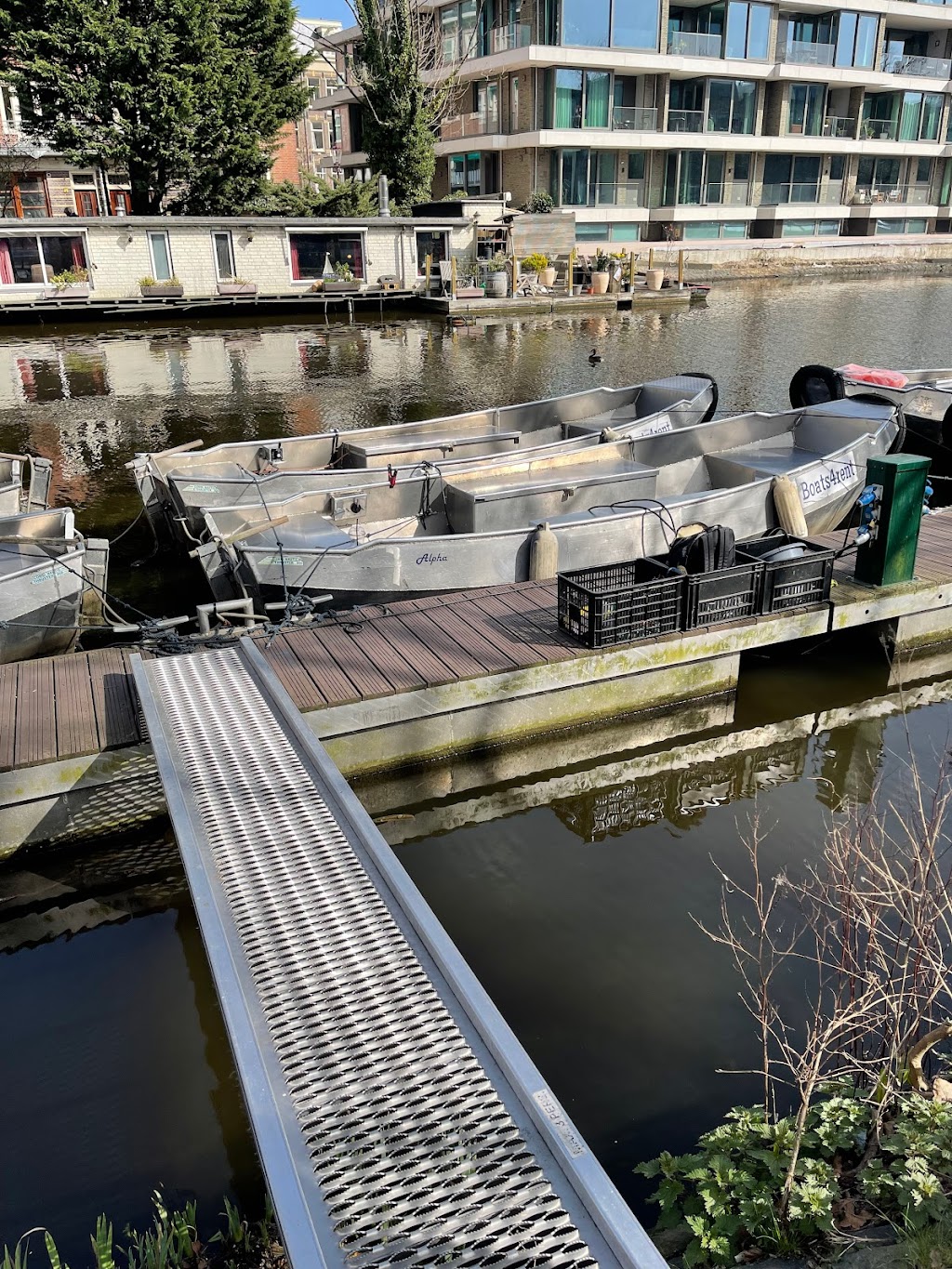 Boats4rent | Dock in canal, Nassaukade 153G, 1053 LK Amsterdam, Netherlands | Phone: 020 700 9377