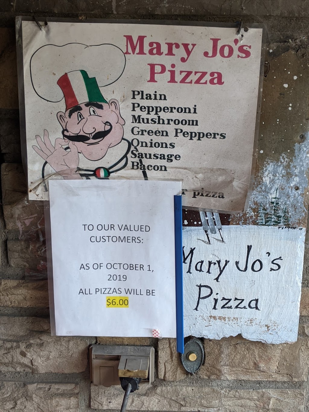 Mary Jos Pizzeria | 129 Leneake St, Turtle Creek, PA 15145, USA | Phone: (412) 823-0354