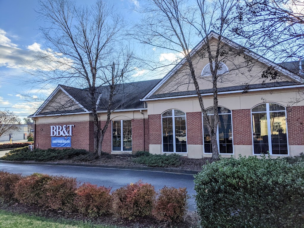 Truist | 6000 University Pkwy, Winston-Salem, NC 27105, USA | Phone: (336) 377-9141