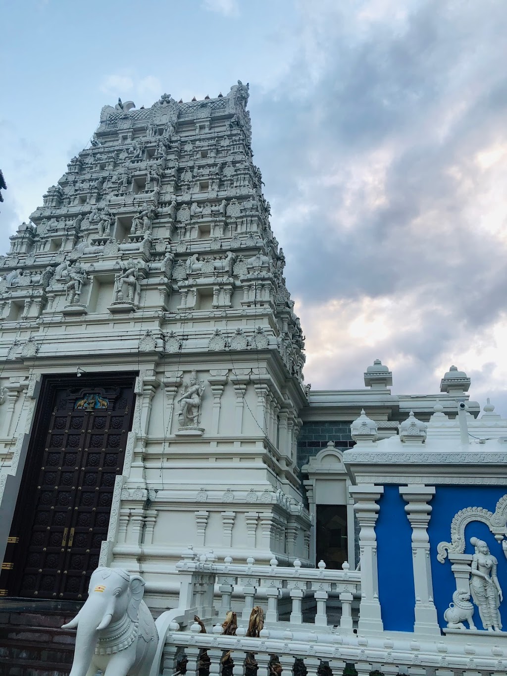 Hindu Temple of St. Louis | 725 Weidman Rd, Ballwin, MO 63011, USA | Phone: (636) 230-3300