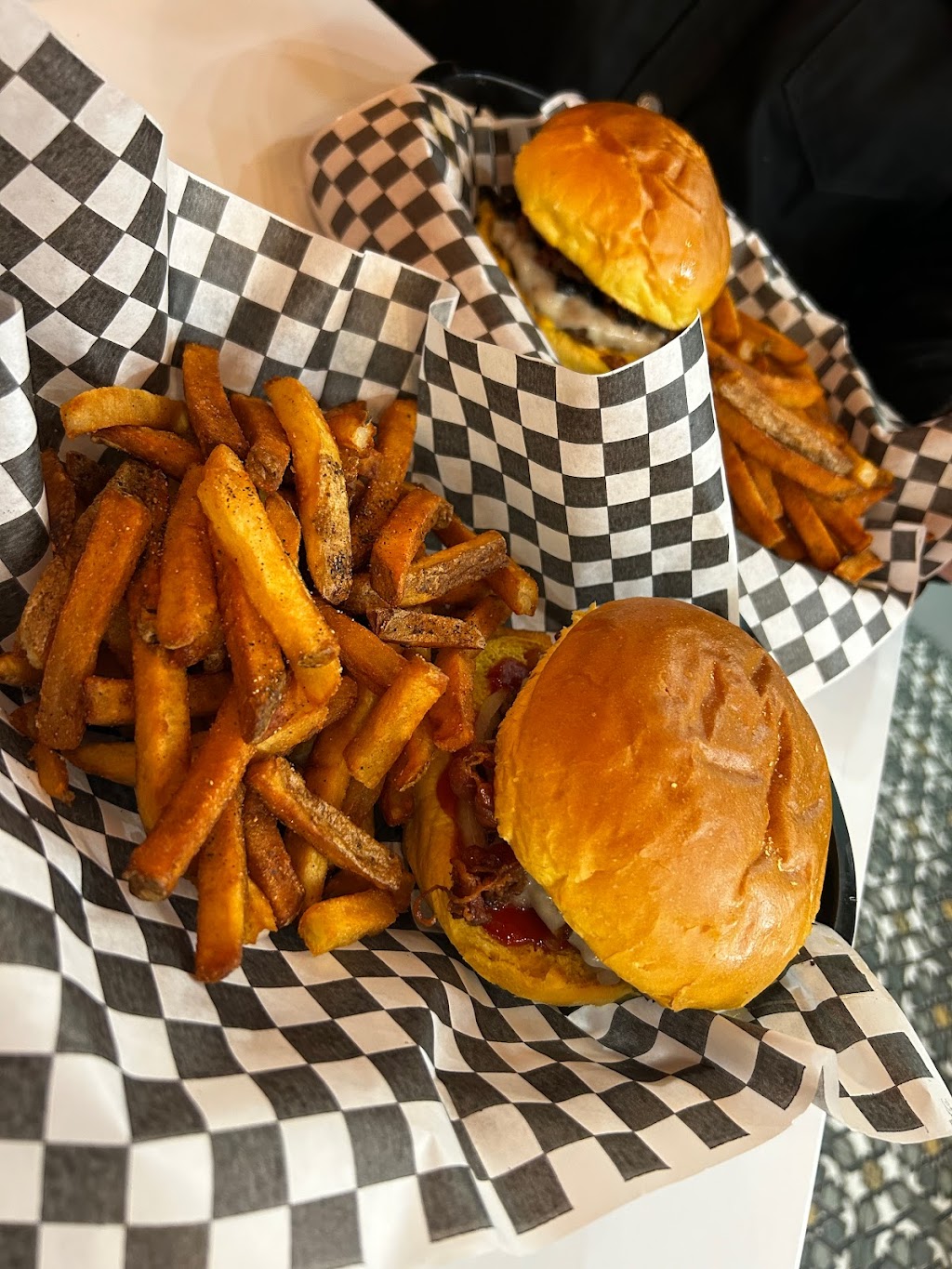 Simon’s Prime Hamburgers | Located In : St. Clair Beach Shopping Centre, 13420 Tecumseh Rd E, Windsor, ON N8N 3N7, Canada | Phone: (519) 735-0001