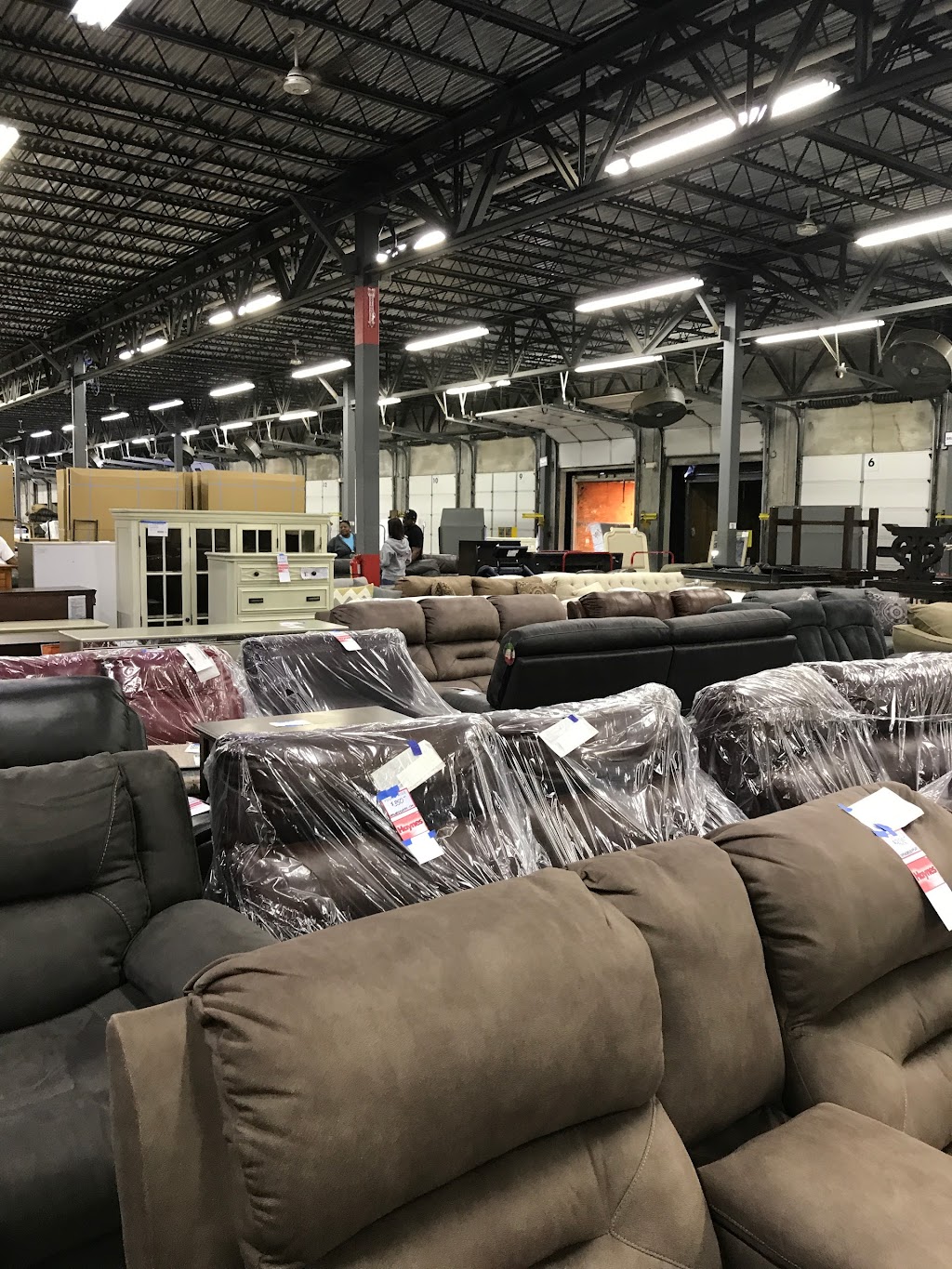 Haynes Furniture Distribution Center | 1625 Green Mount Pkwy, Williamsburg, VA 23185, USA | Phone: (757) 947-0200