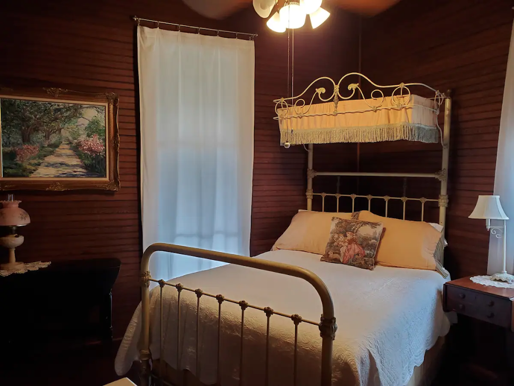 Longbranch Guest House | 72419 LA-59, Abita Springs, LA 70420, USA | Phone: (504) 583-4648