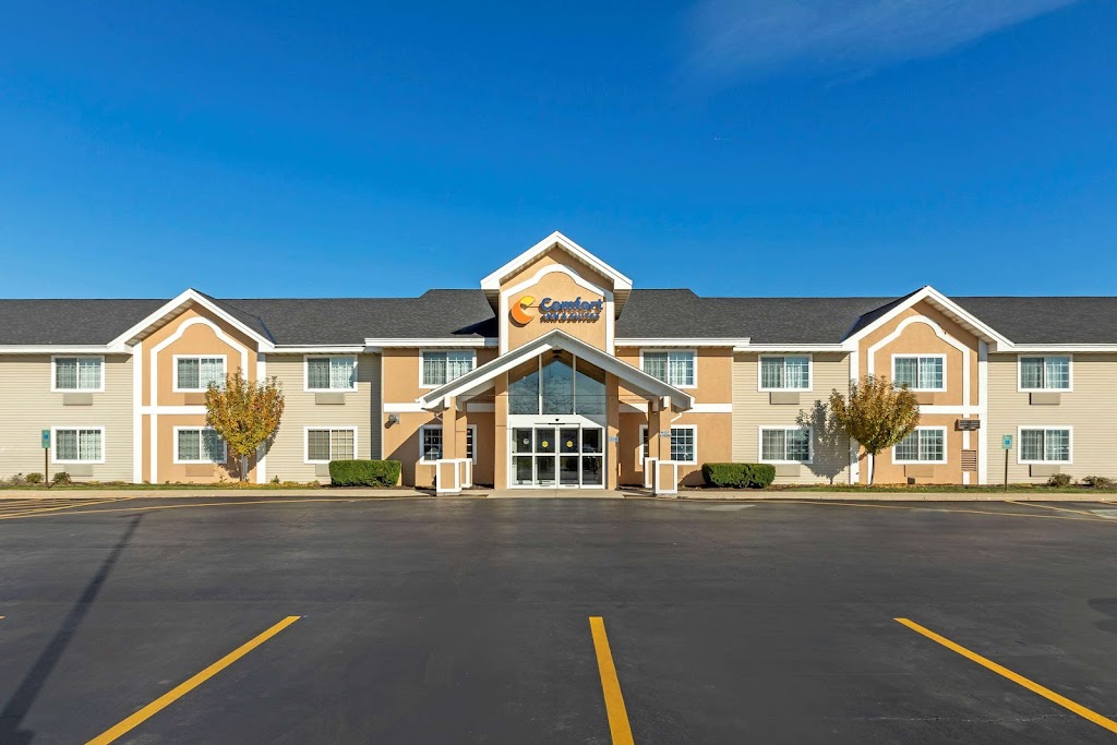 Comfort Inn & Suites Jackson - West Bend | W227 N, 16890 Tillie Lake Ct, Jackson, WI 53037, USA | Phone: (262) 423-6036