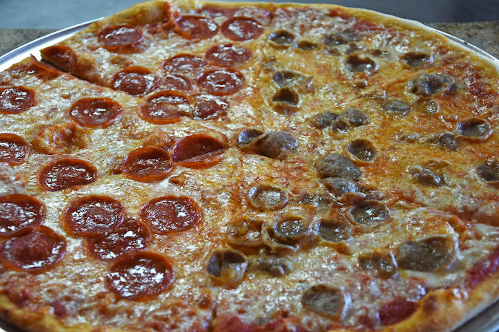 Attardis Pizzeria | 7286 55th Ave E, Bradenton, FL 34203, USA | Phone: (941) 756-2500