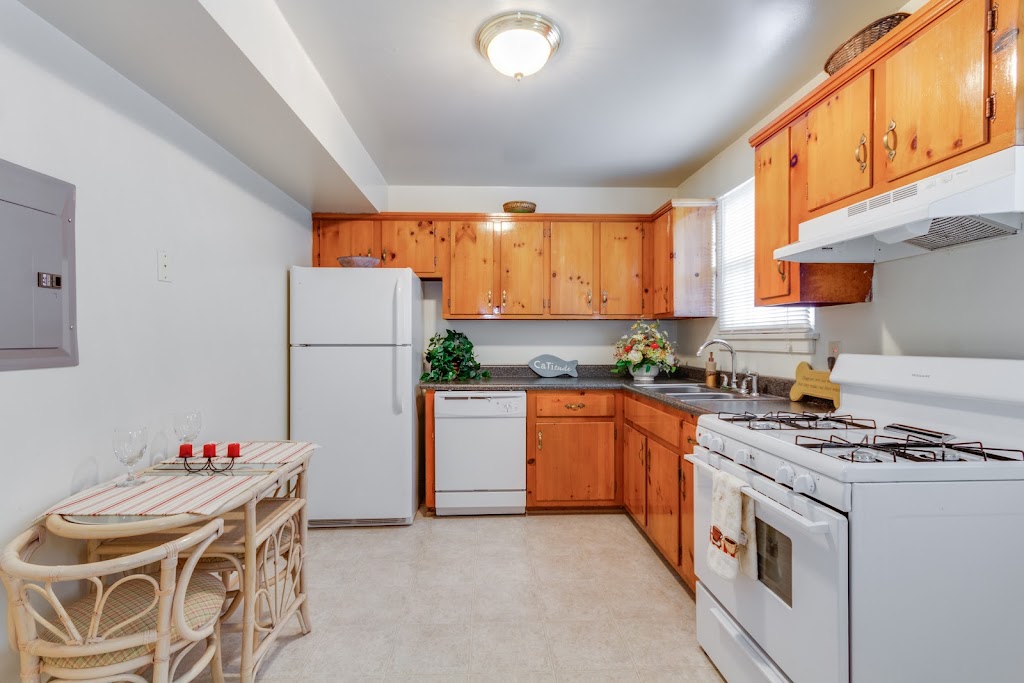 Canterbury Square | 900 Pump Road Clubhouse, Richmond, VA 23238, USA | Phone: (804) 740-8402