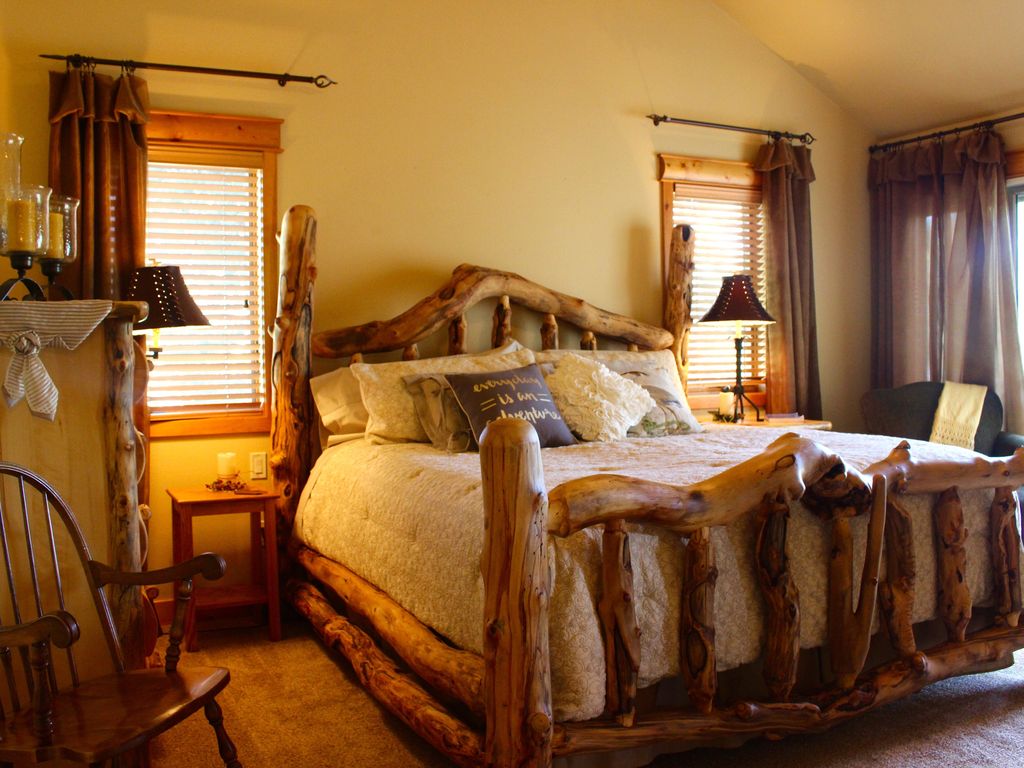 Bristol Mountain Home B&B | 515 Grand Estates Dr, Estes Park, CO 80517, USA | Phone: (970) 310-3492