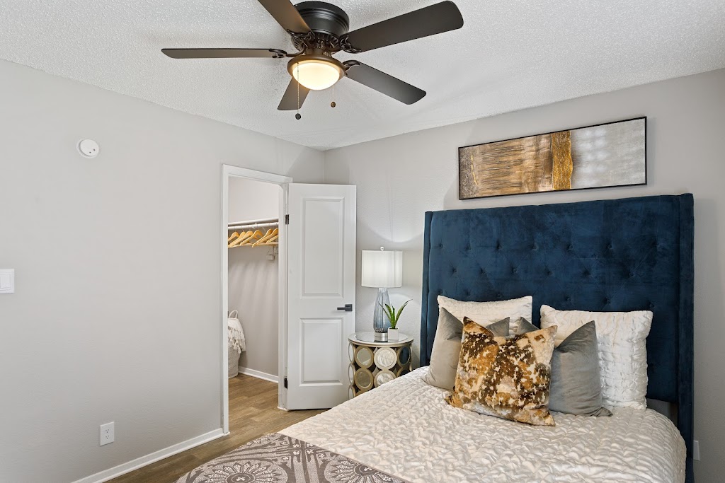 The Savoy Apartments | 7501 Kingswood Dr, Fort Worth, TX 76133, USA | Phone: (817) 541-7641