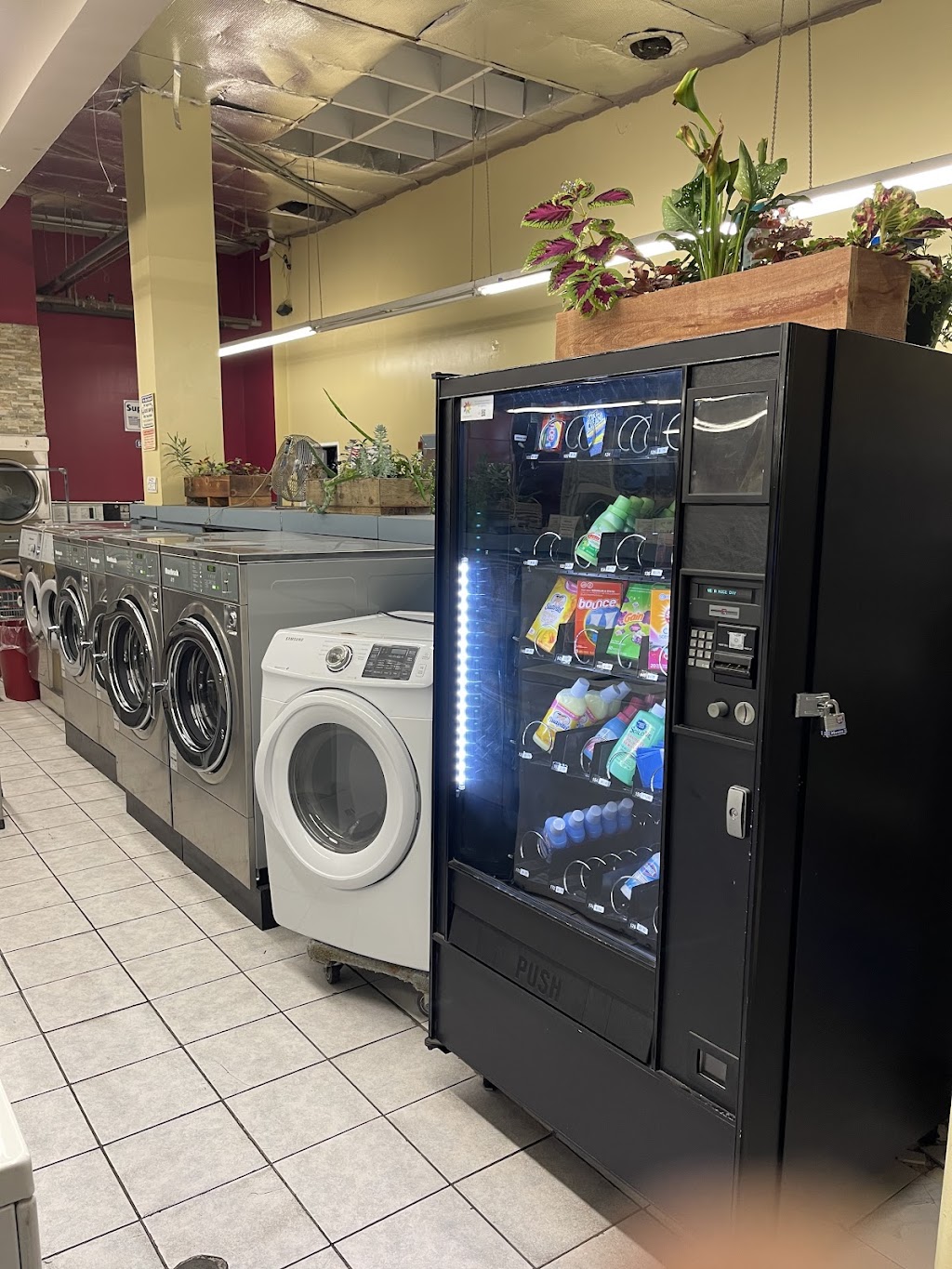 Coin Laundry | 5210 Long Beach Blvd, Long Beach, CA 90805, USA | Phone: (562) 380-5780