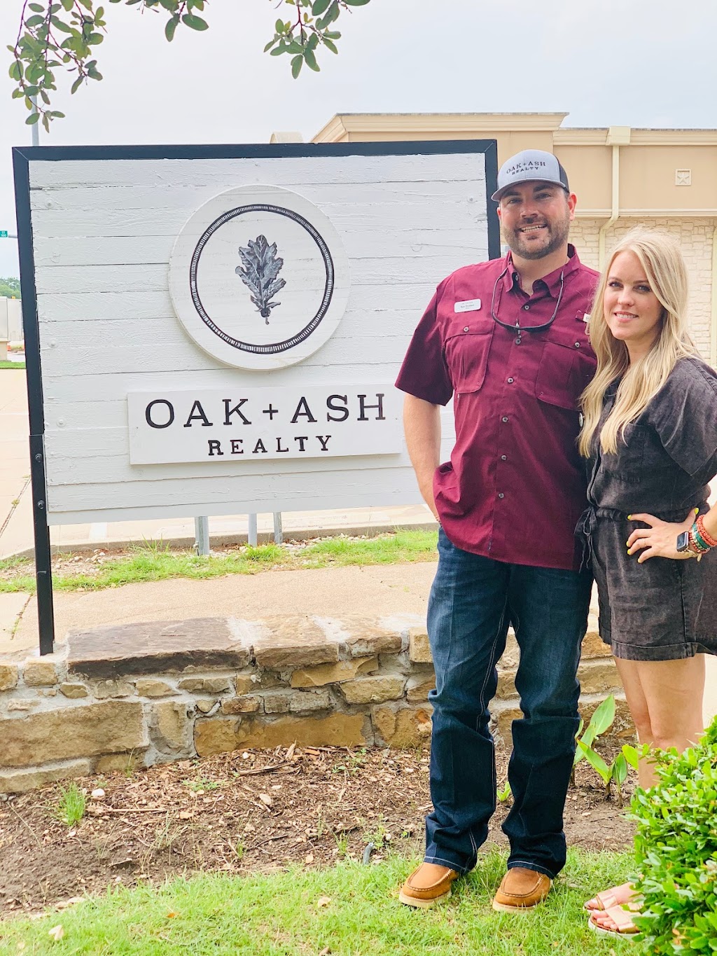 Oak + Ash Realty | 113 N Wilson St, Burleson, TX 76028, USA | Phone: (817) 550-5394