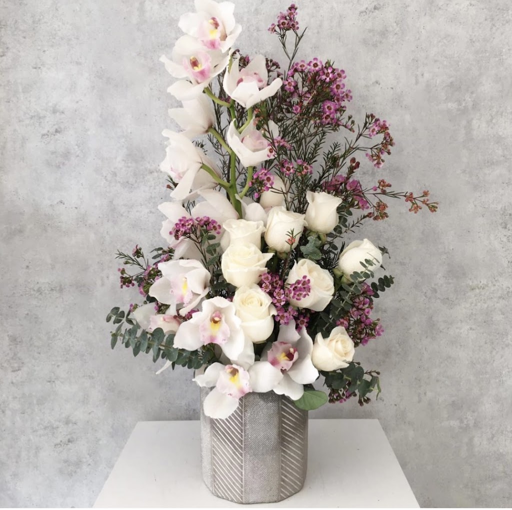 7 garden florist | 2075 Benedict Canyon Drive, Beverly Hills, CA 90210, USA | Phone: (310) 372-1300