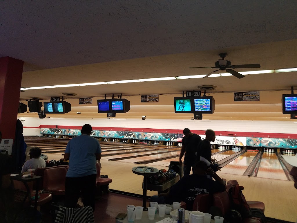 Town Hall Bowl and Banquet | 5025 W 25th St, Cicero, IL 60804, USA | Phone: (708) 863-0300