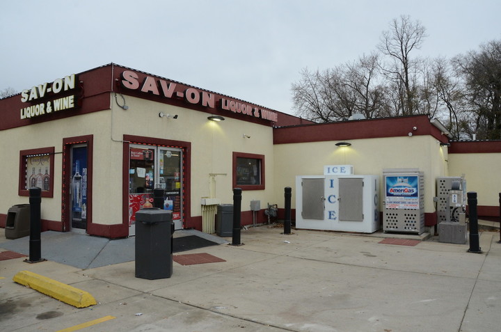 Sav-On Liquor & Wine | 809 St Louis Rd, Collinsville, IL 62234, USA | Phone: (618) 344-1638