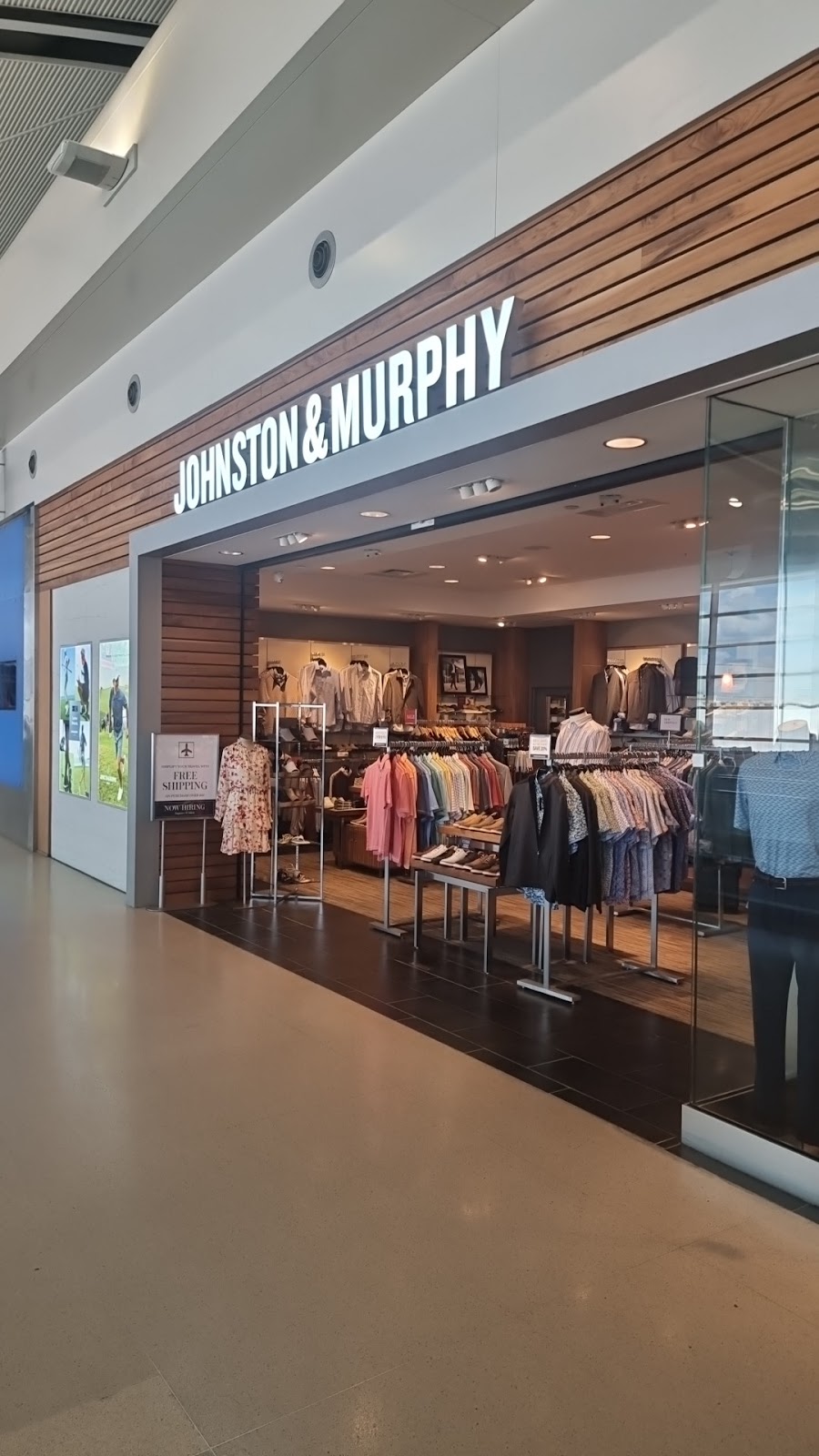 Johnston & Murphy | Between Gates A43 and A45, McNamara Terminal, 2588, Worldgateway Pl, Detroit, MI 48242, USA | Phone: (734) 941-6102