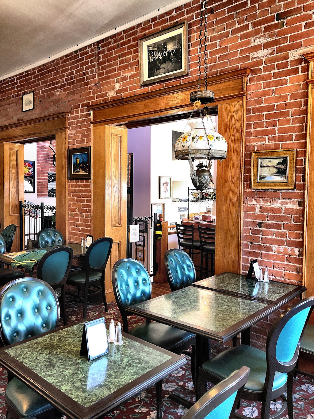 The Side Door Restaurant and Lounge | 321 Victor Ave, Victor, CO 80860, USA | Phone: (719) 689-5883
