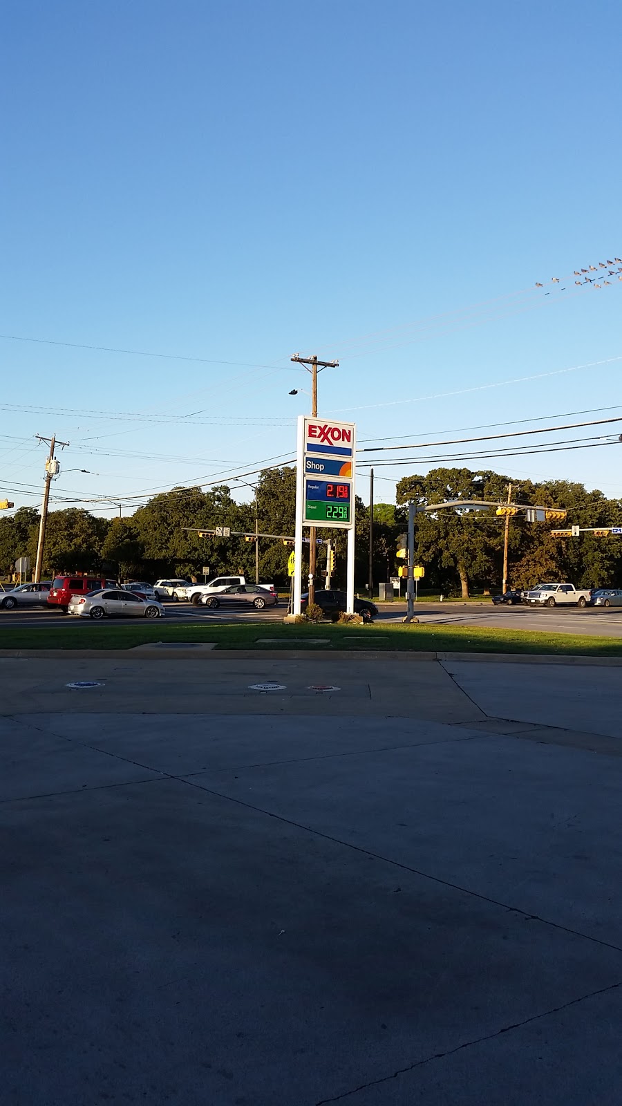 Chevron Gas Station | 1606 W Randol Mill Rd, Arlington, TX 76012, USA | Phone: (817) 801-1354