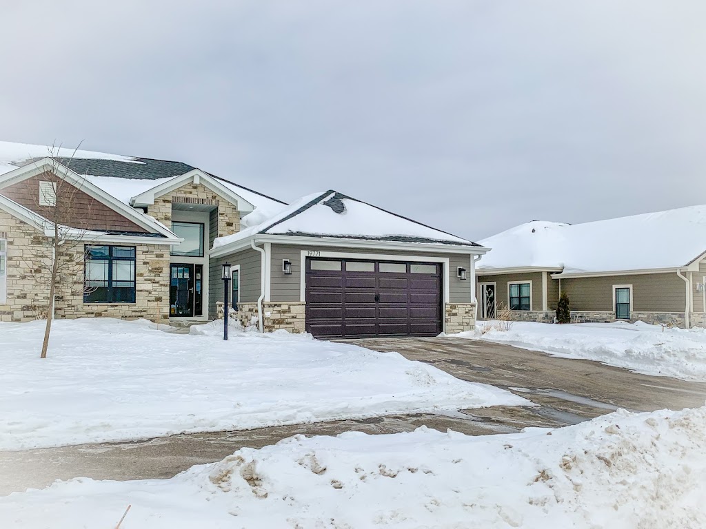 Momentum Realty Partners - HeroHomesWi.com | 413 High St, Pewaukee, WI 53072, USA | Phone: (262) 533-2169