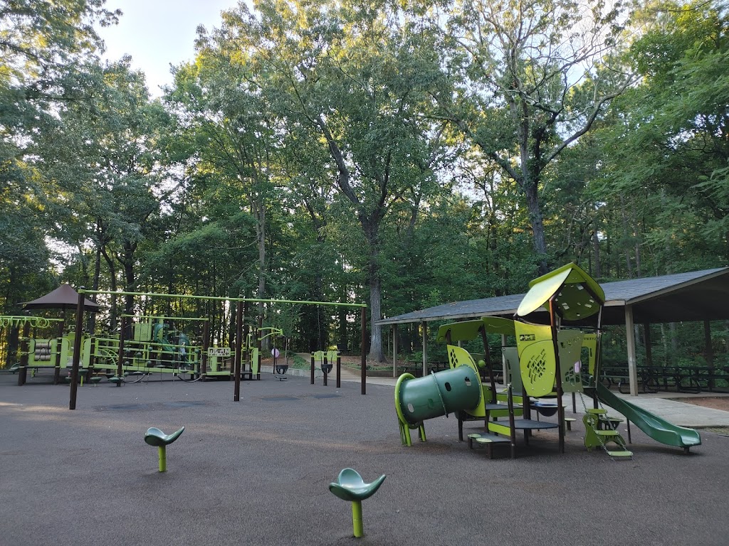 Windwood Hollow Park | 4865 Lakeside Dr, Dunwoody, GA 30360, USA | Phone: (678) 383-6853