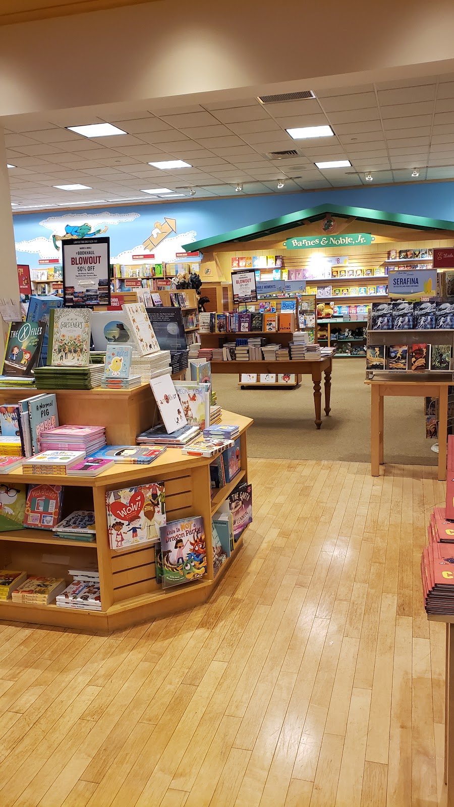 Barnes & Noble | 1 Worcester Rd, Framingham, MA 01701, USA | Phone: (508) 628-5567