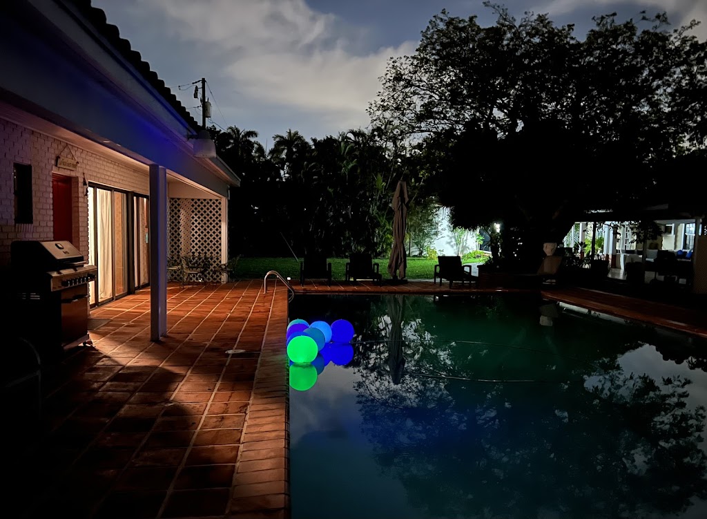 SoFLA Vacations | 5825 Sunset Dr # 309, Miami, FL 33143, USA | Phone: (786) 545-2204