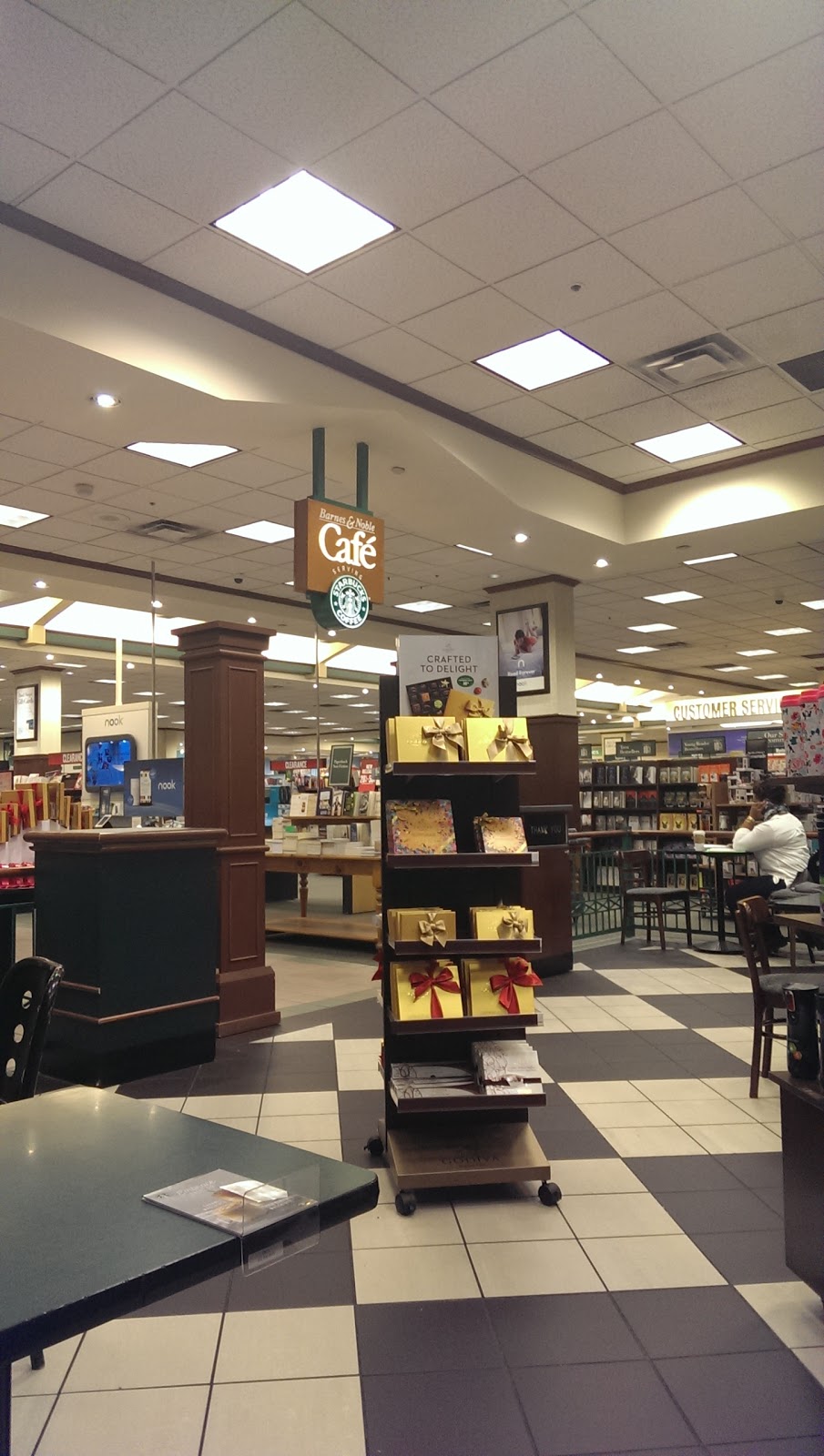 Barnes & Noble | 1212 Greenbrier Pkwy, Chesapeake, VA 23320, USA | Phone: (757) 382-0220