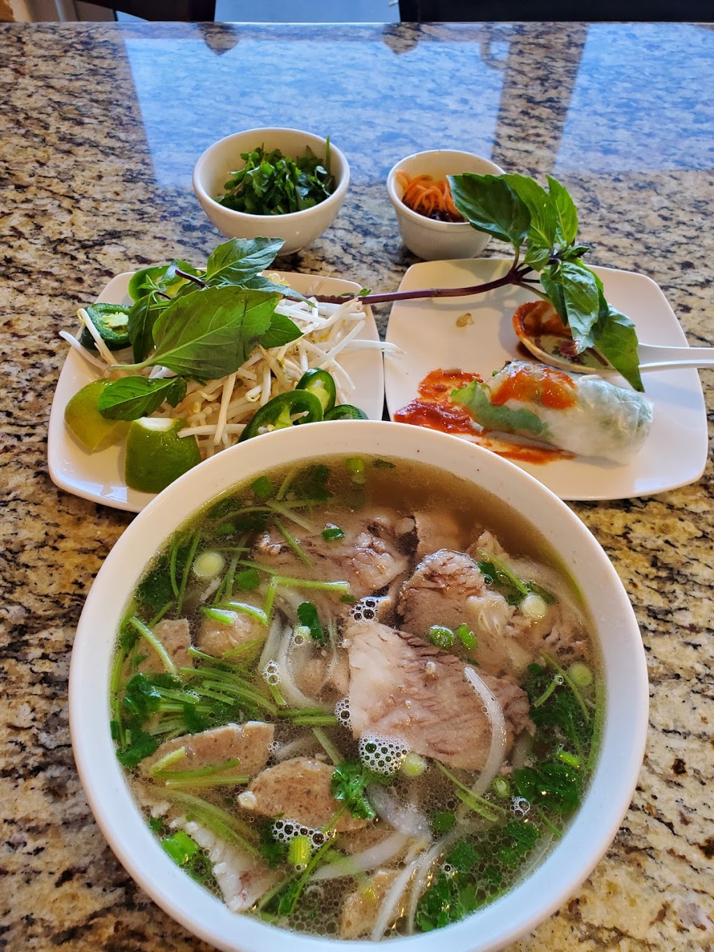 Da Vàng Restaurant | 4538 N 19th Ave, Phoenix, AZ 85015, USA | Phone: (602) 242-3575