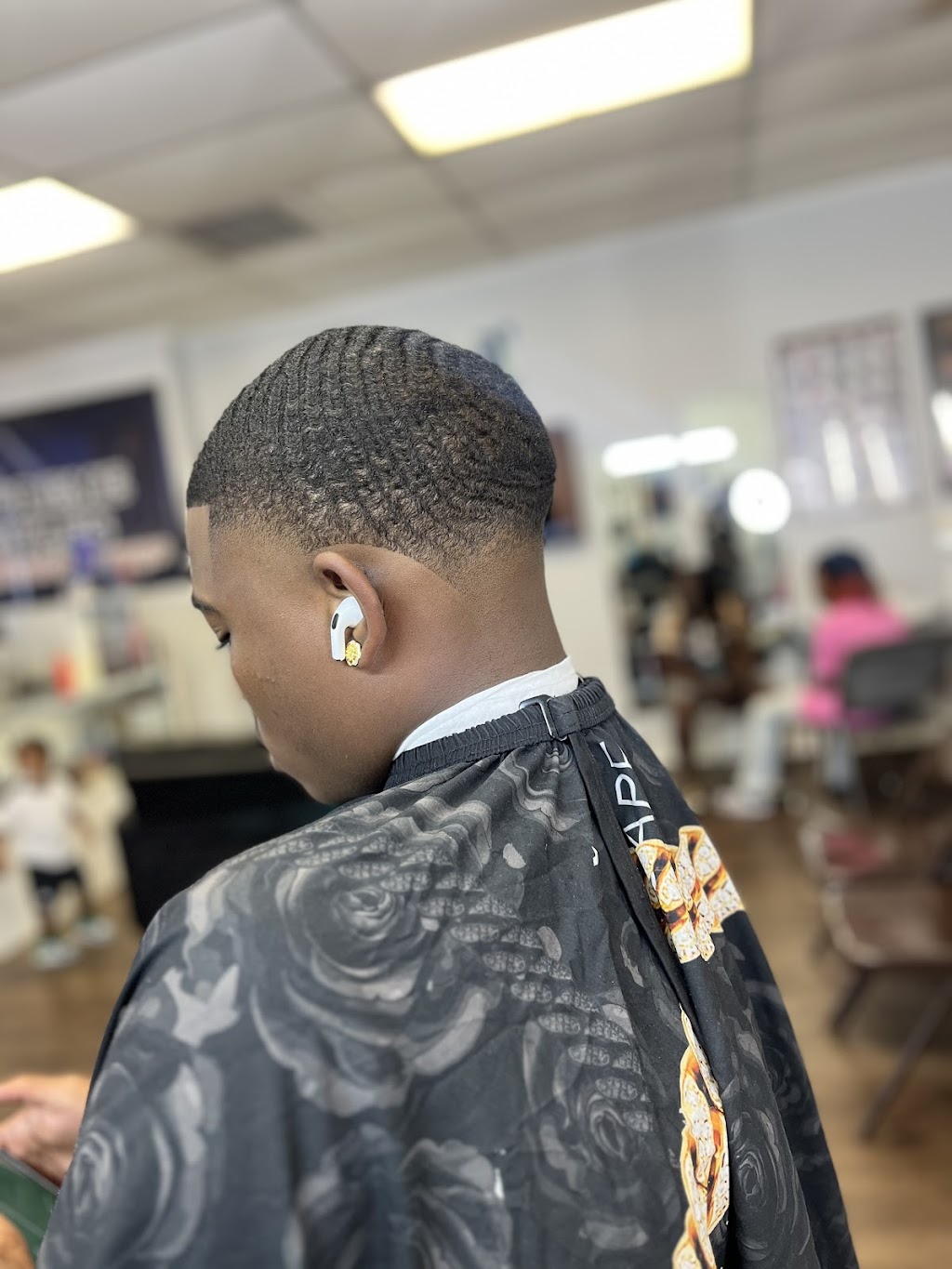 J’s Supreme Styles Barber Lounge LLC | 5658 Westcreek Dr Ste 300, Fort Worth, TX 76133, USA | Phone: (682) 477-0046