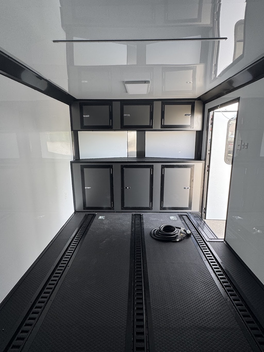 Newline Trailer | 366 Gravens Rd, Troy, MO 63379, USA | Phone: (636) 525-5555