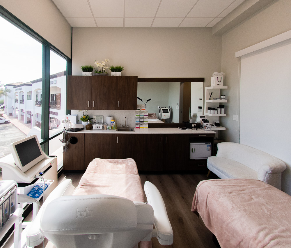 Salon Plaza of Scottsdale | 7077 E Bell Rd Suite 200, Scottsdale, AZ 85254, USA | Phone: (602) 264-0043