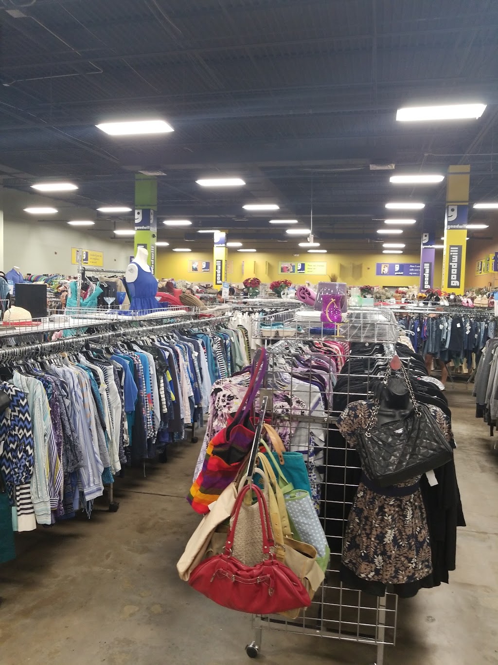 Goodwill - Orange Blossom Trail | 7531 S Orange Blossom Trl, Orlando, FL 32809, USA | Phone: (407) 859-4750