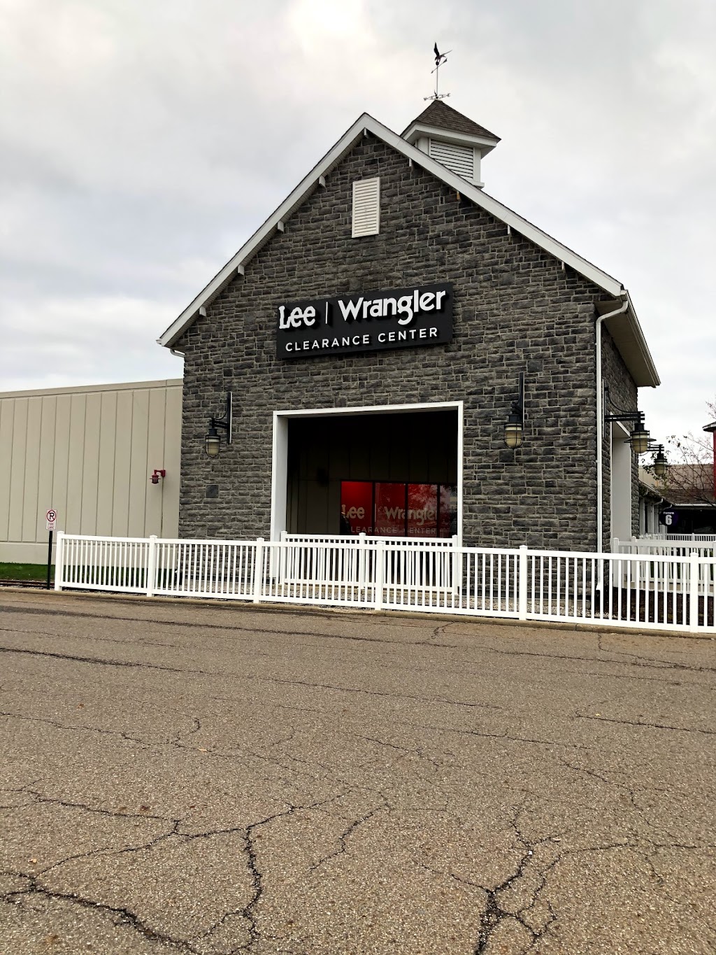 Lee | Wrangler | Ohio Station Outlets, 9915 Avon Lake Rd, Burbank, OH 44214, USA | Phone: (330) 948-1669