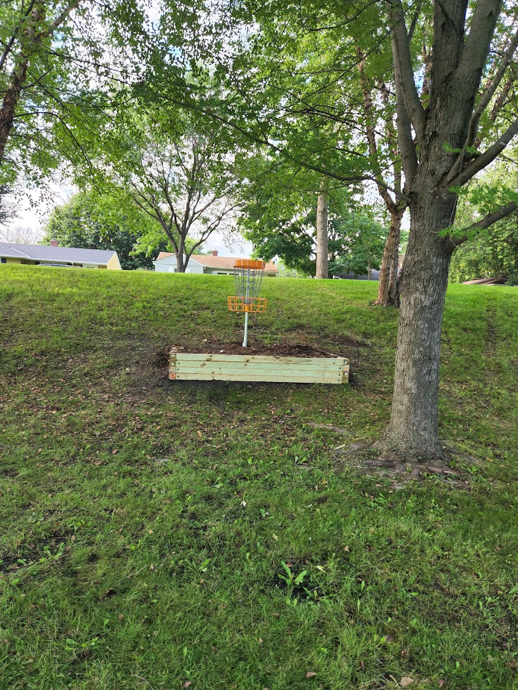 Hillcrest Knoll Park | 1672 Hoyt Ave E, St Paul, MN 55106, USA | Phone: (651) 632-5111