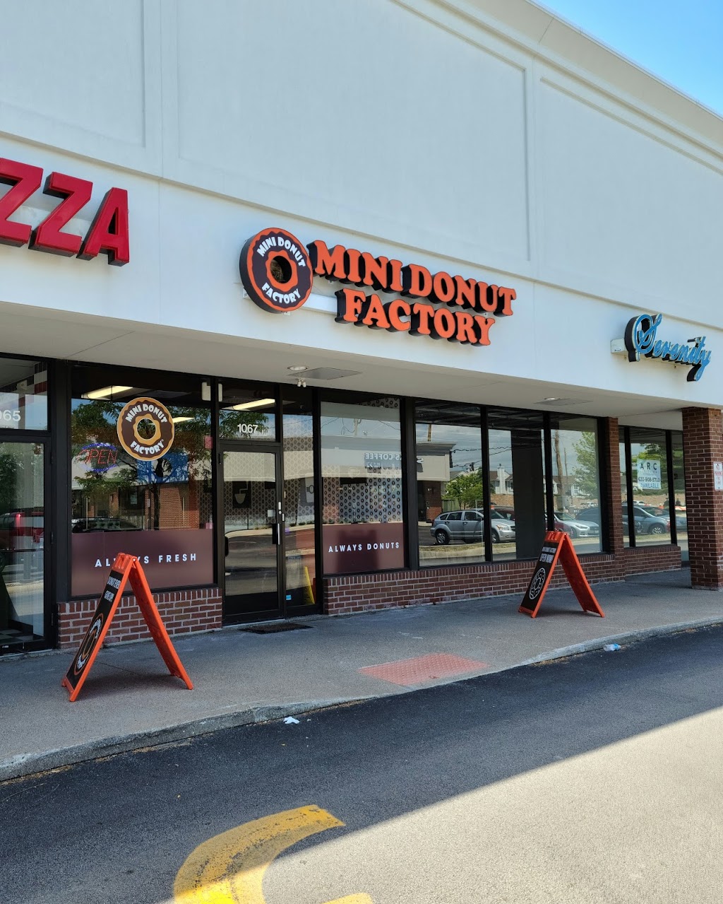 Mini Donut Factory | 1067 E Lake Cook Rd, Wheeling, IL 60090 | Phone: (224) 676-0593