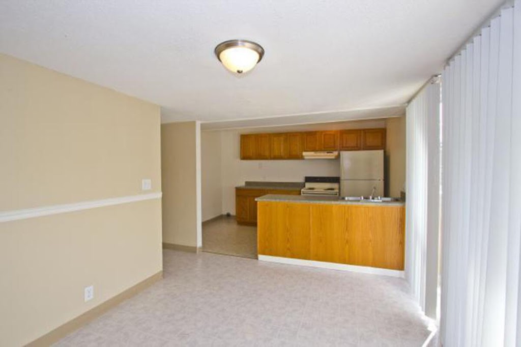 Regency Apartments | 7311 Buckingham Dr, Lincoln, NE 68506, USA | Phone: (402) 347-2257