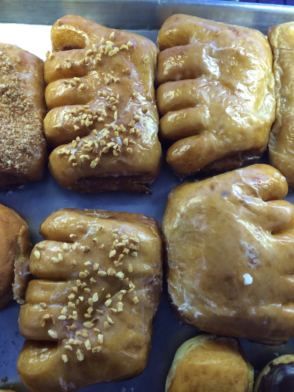 Donut Den | 8055 Vineland Ave, Sun Valley, CA 91352, USA | Phone: (818) 768-1245