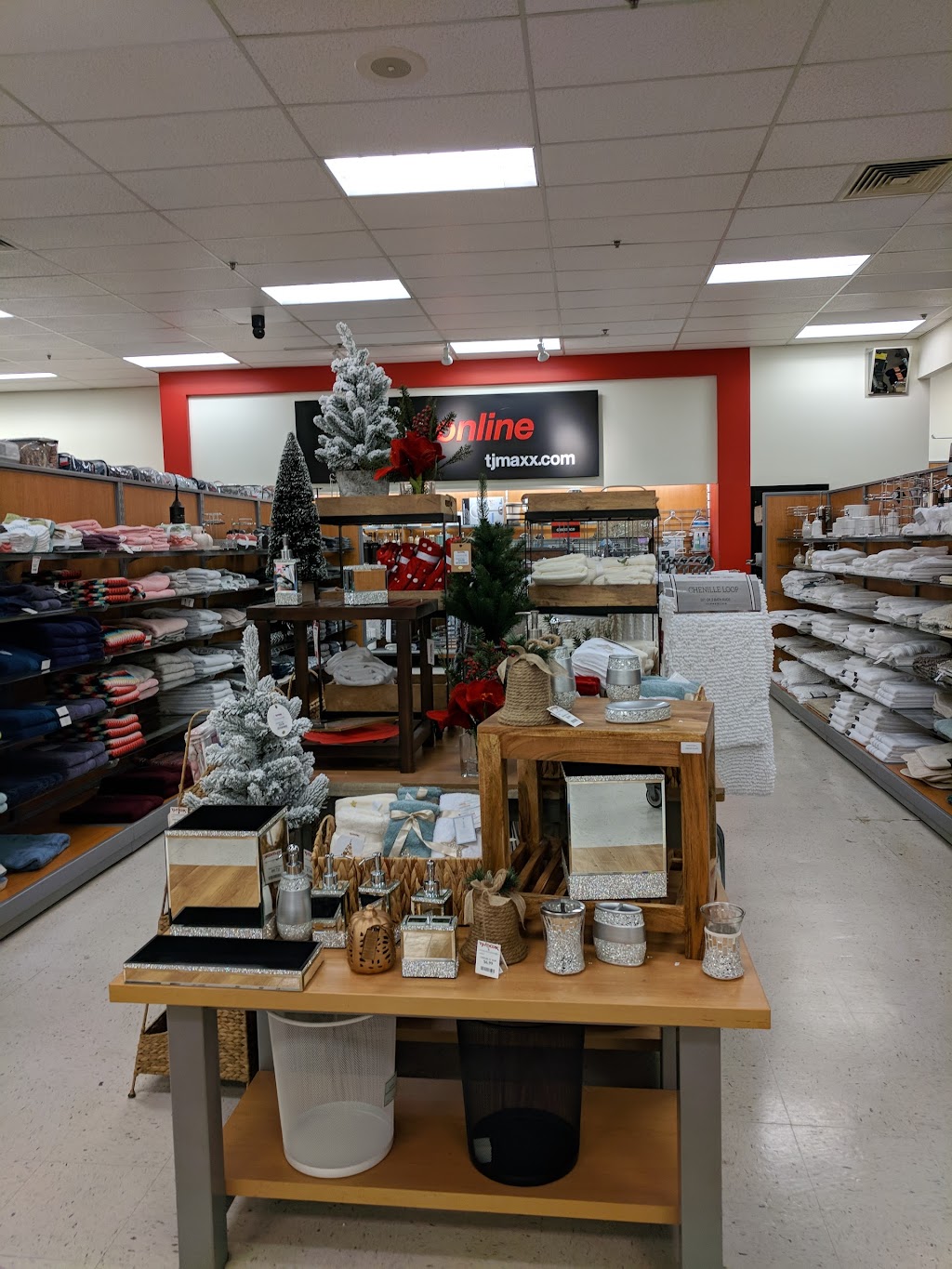 T.J. Maxx | 561 US-1, Edison, NJ 08817, USA | Phone: (732) 393-0426